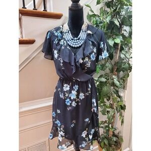 Soho Apparel Ltd. Women's Black Floral V-Neck Short Sleeve Knee Length Dress 14P